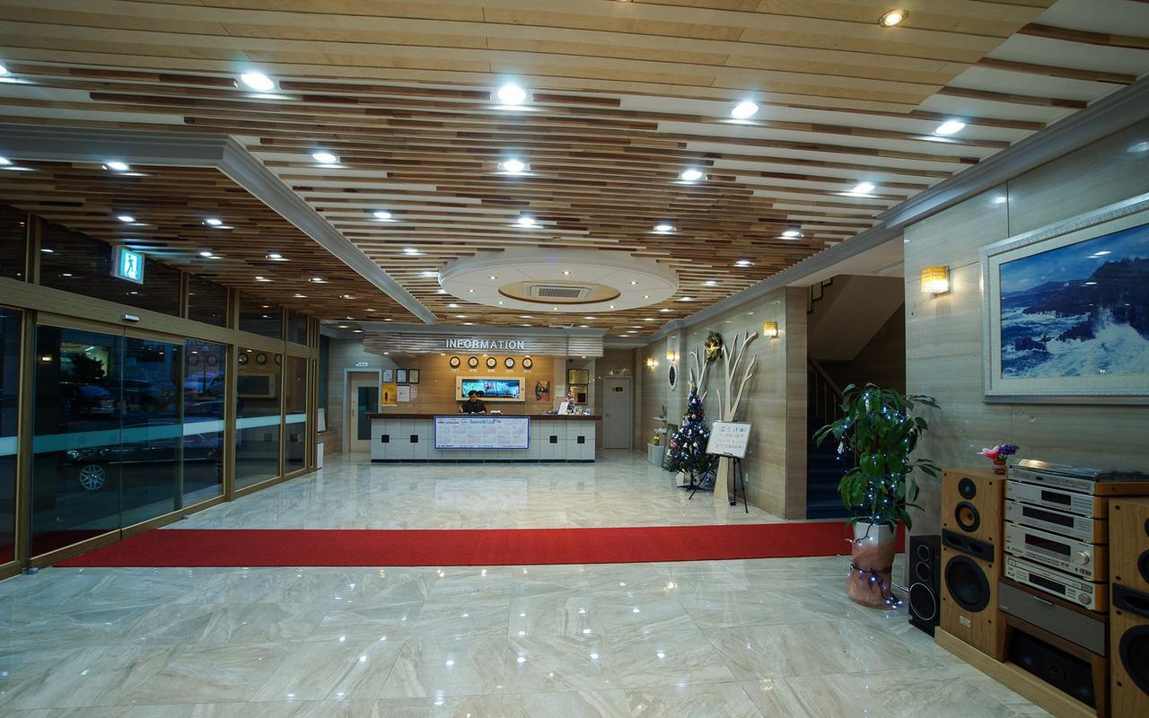 Hotel Raum Jeju Bagian luar foto